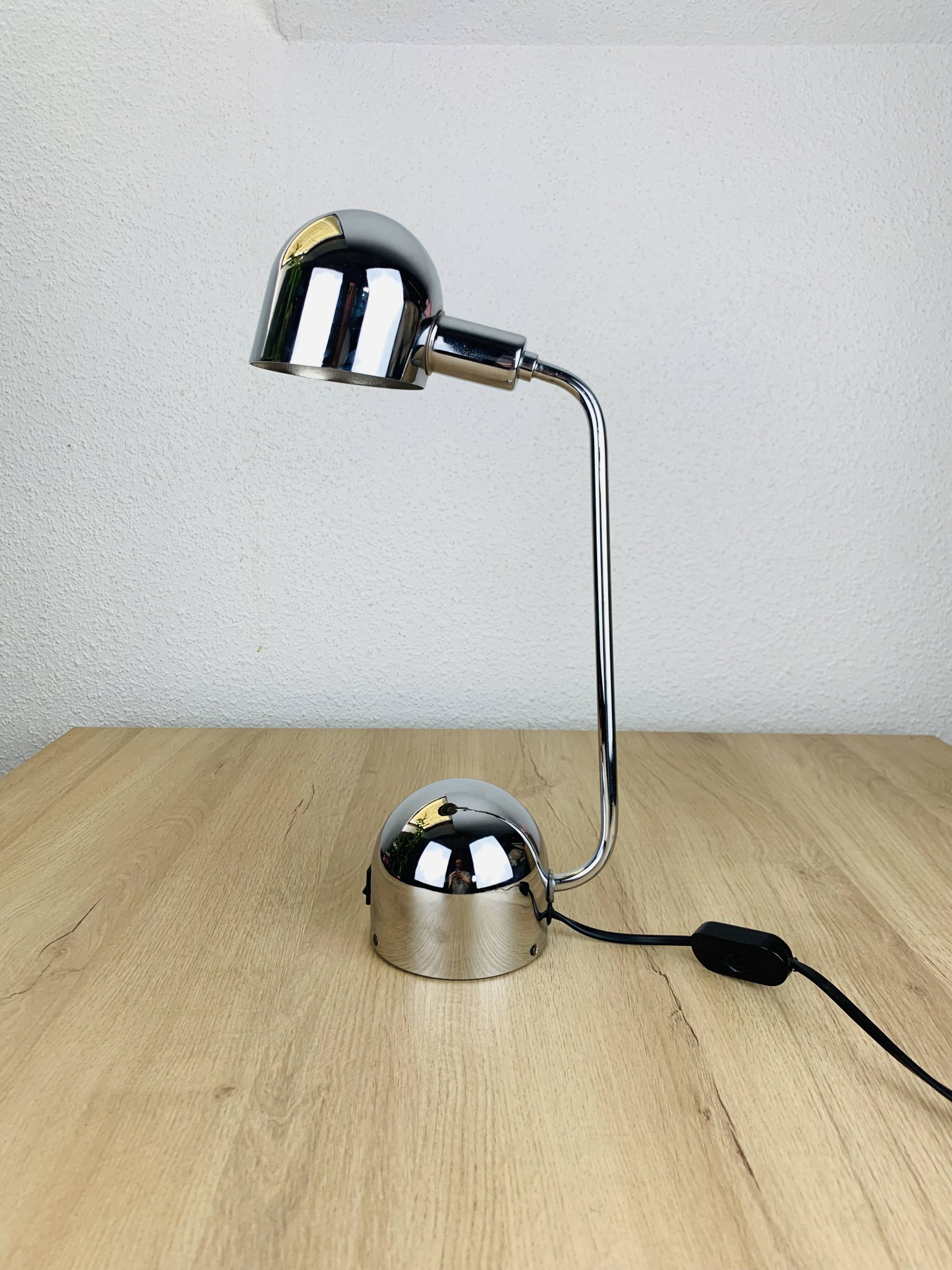 Lampe de bureau orientable chrome années 70