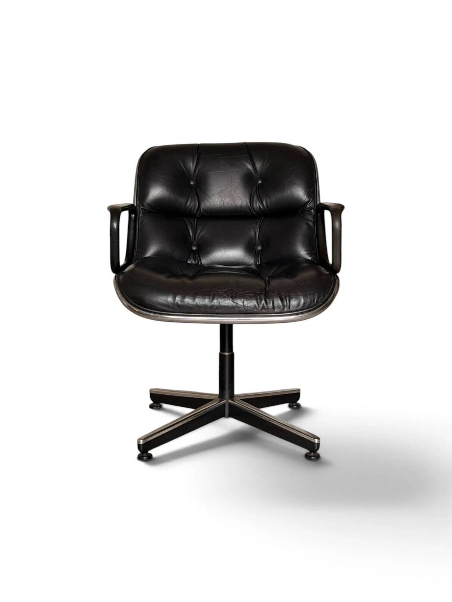 Charles Pollock Executive office chair in black leather, Knoll