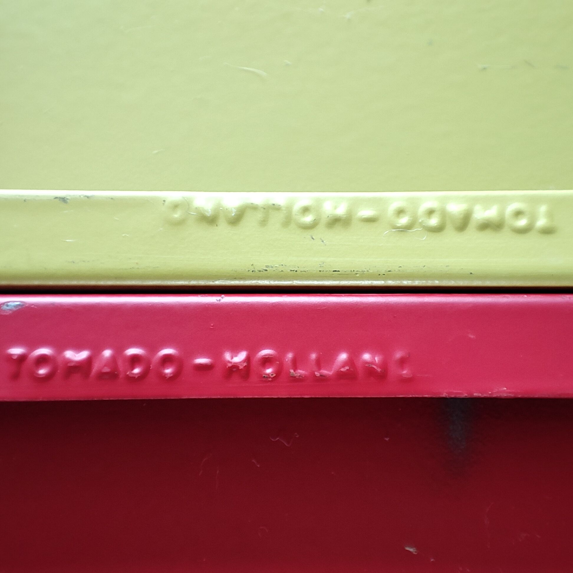 Shelf Tomado string