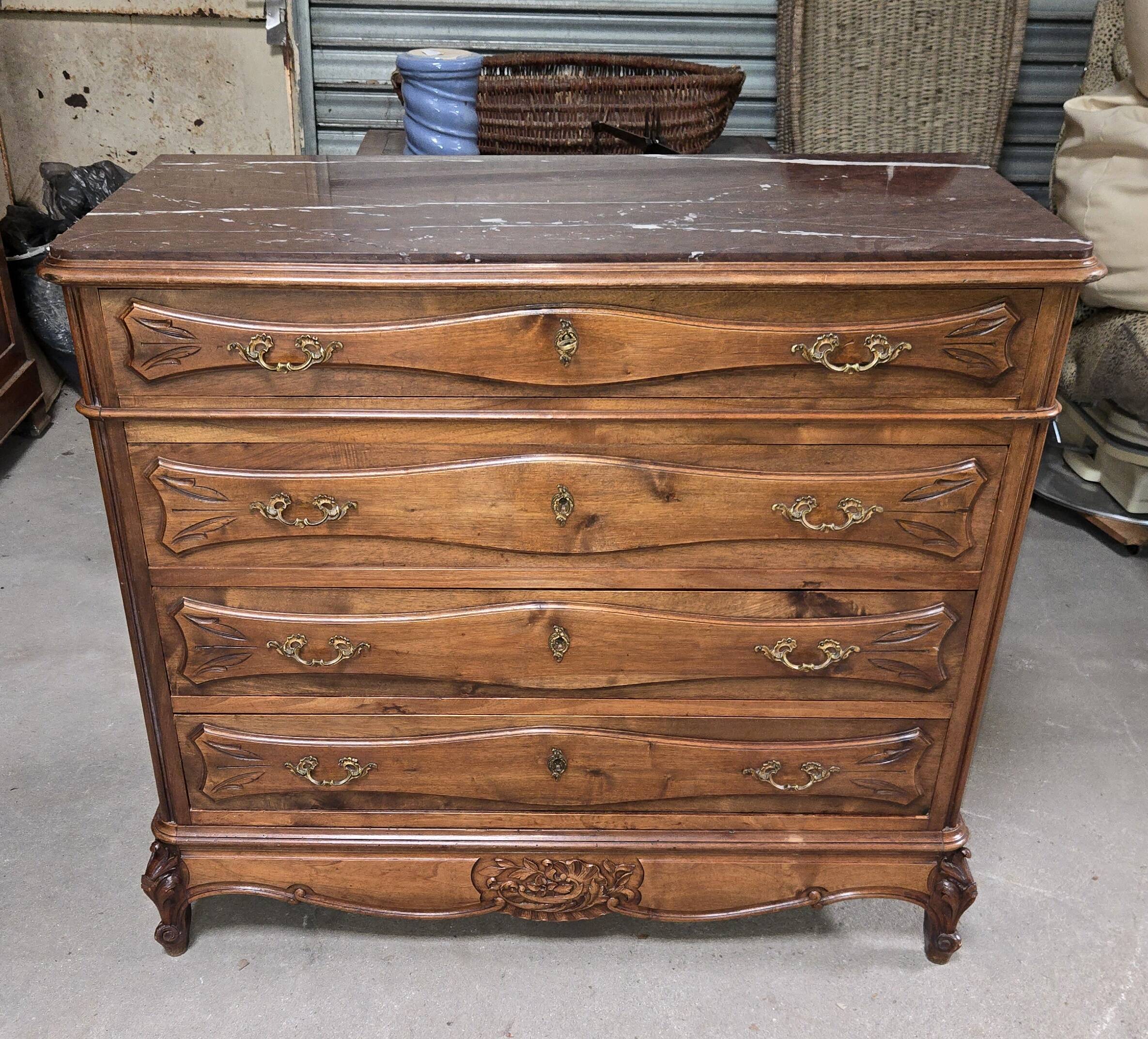 Provençal commode in walnut – Red marble top - late 19th century
