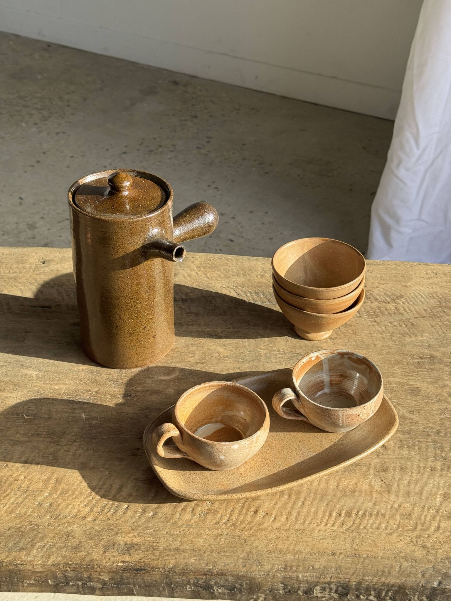 11 tasses à café vintage en grès mat brut