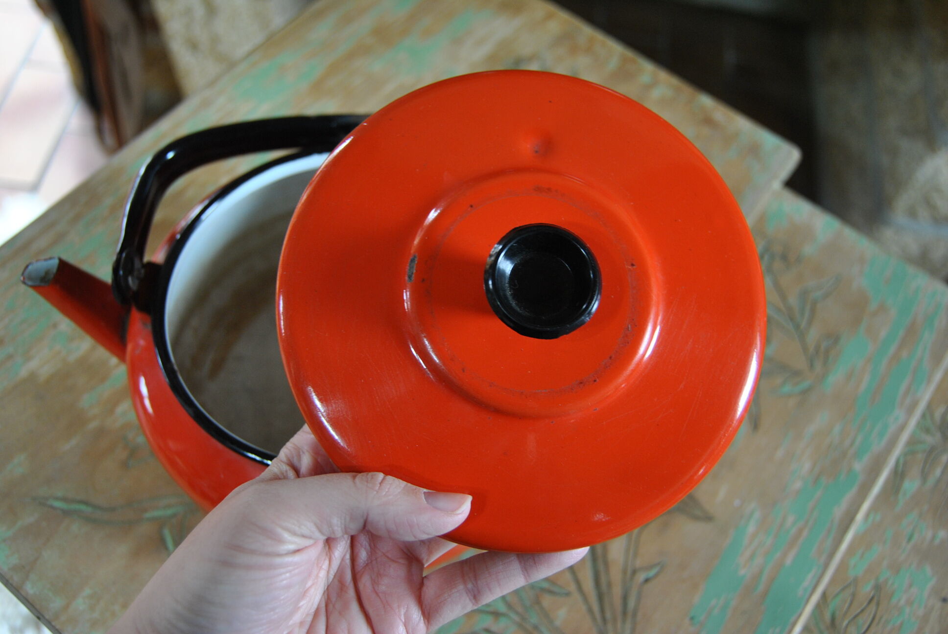Orange enamelled kettle 60s/70s