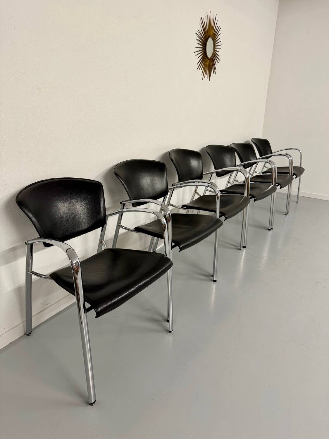 6 black leather and chrome metal chairs Brayton International vintage sa