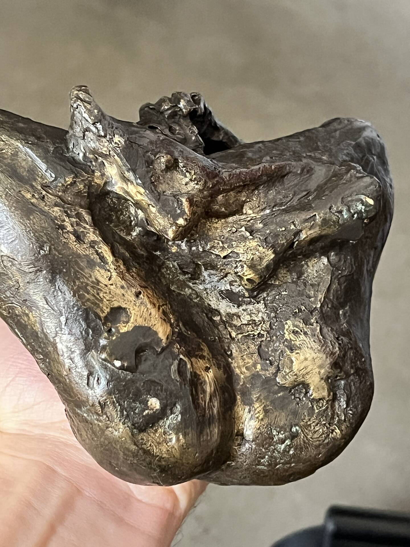 Sculpture bronze femme assise