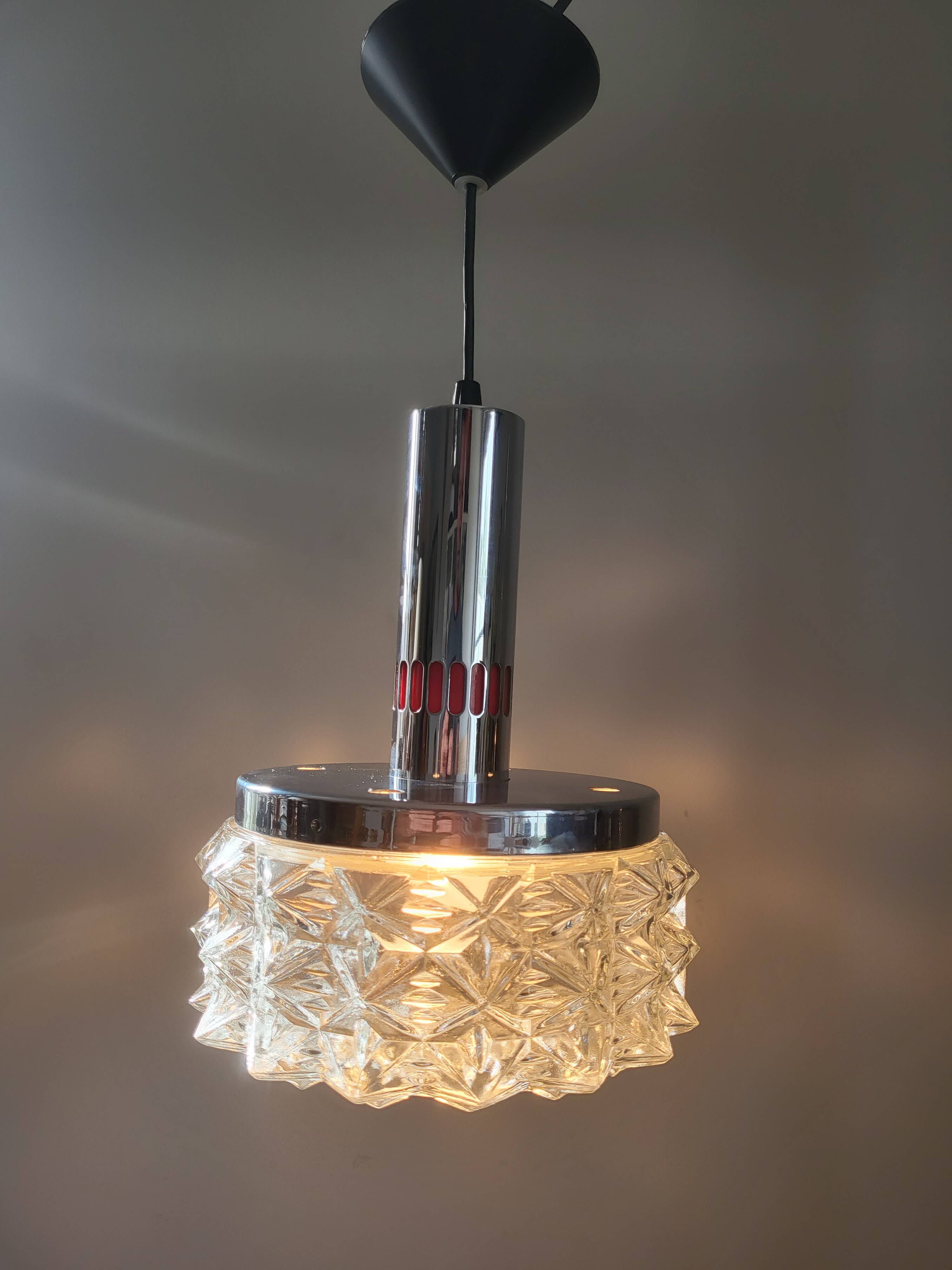 Vintage space age lamp, chromé afwerking en glazen lampenkap, jaren 1960