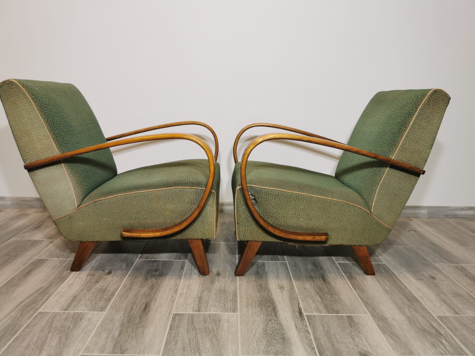 Fauteuils par Jindřich Halabala