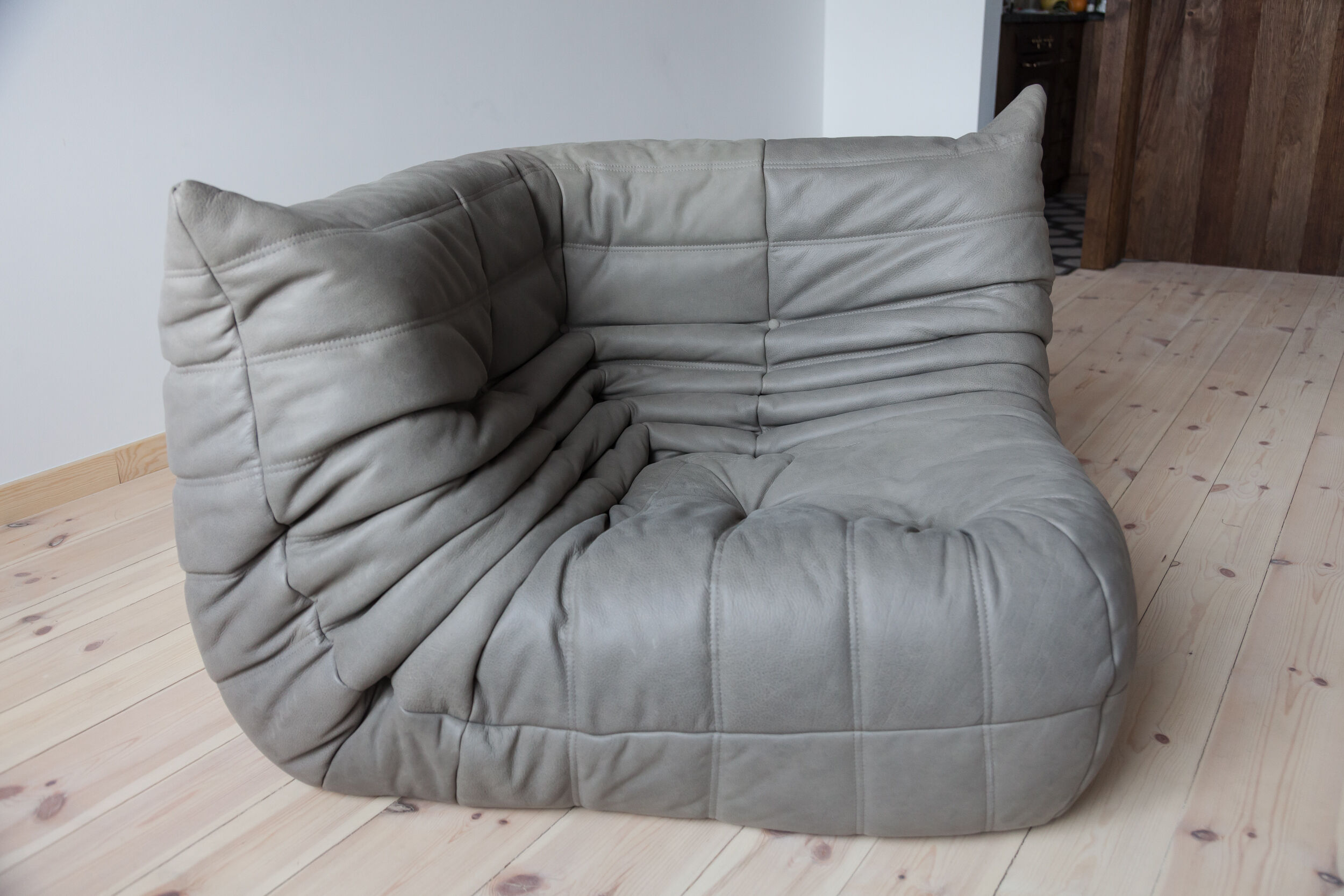 Togo corner chair model designed by Michel Ducaroy 1973