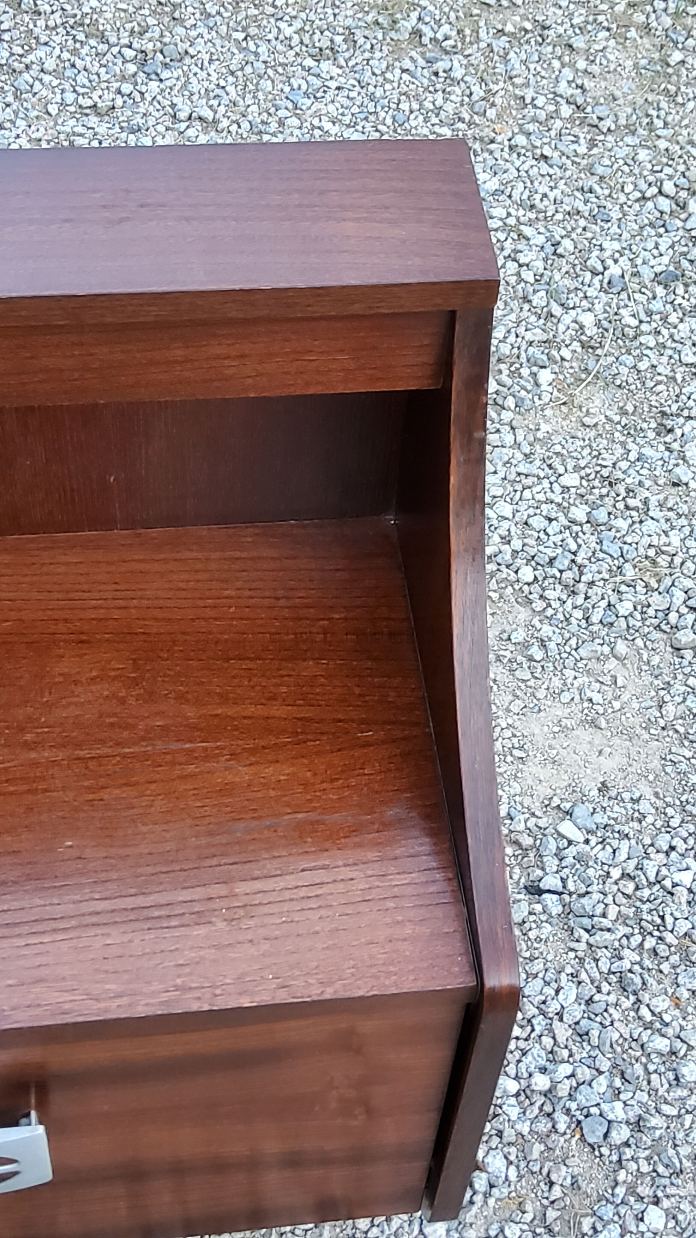 Pair of bedside tables from the 70s in rosewood stained oak veneer