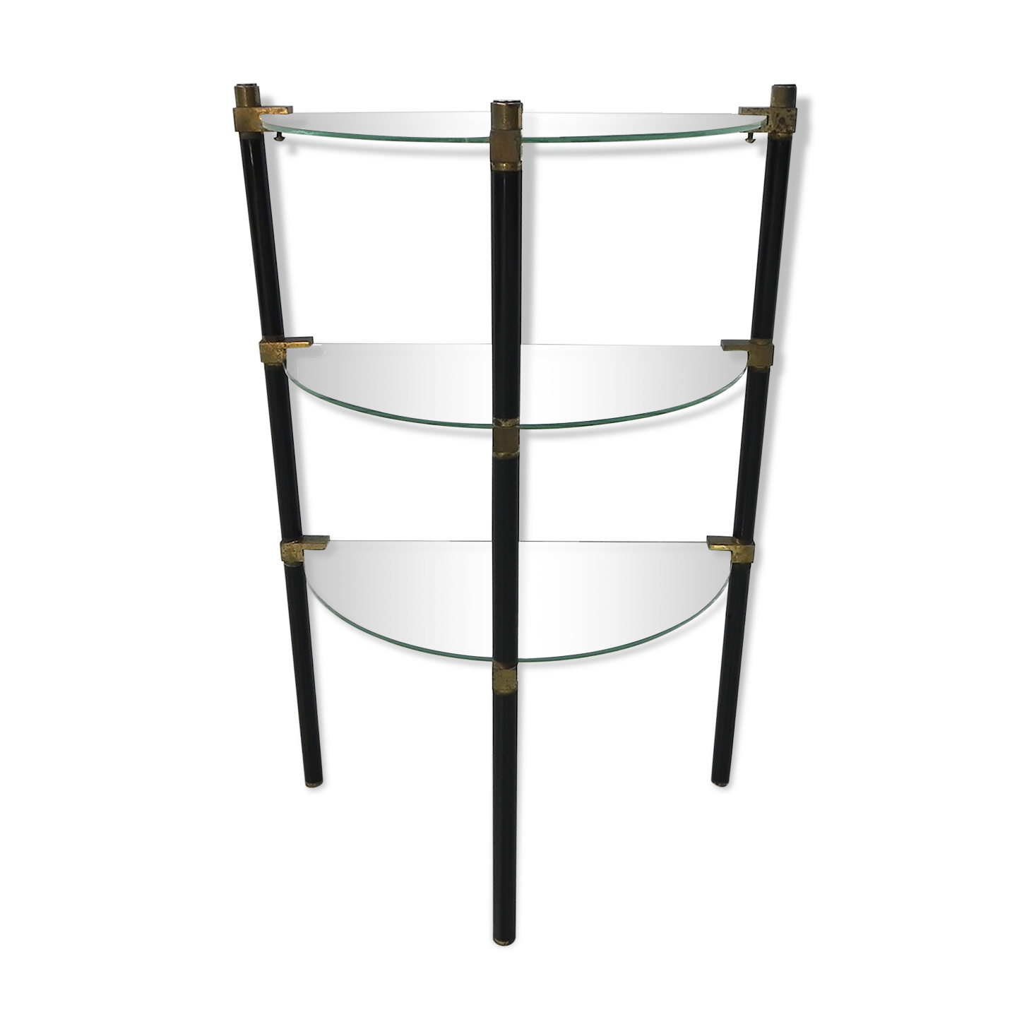 Shelf with 3 glass plates