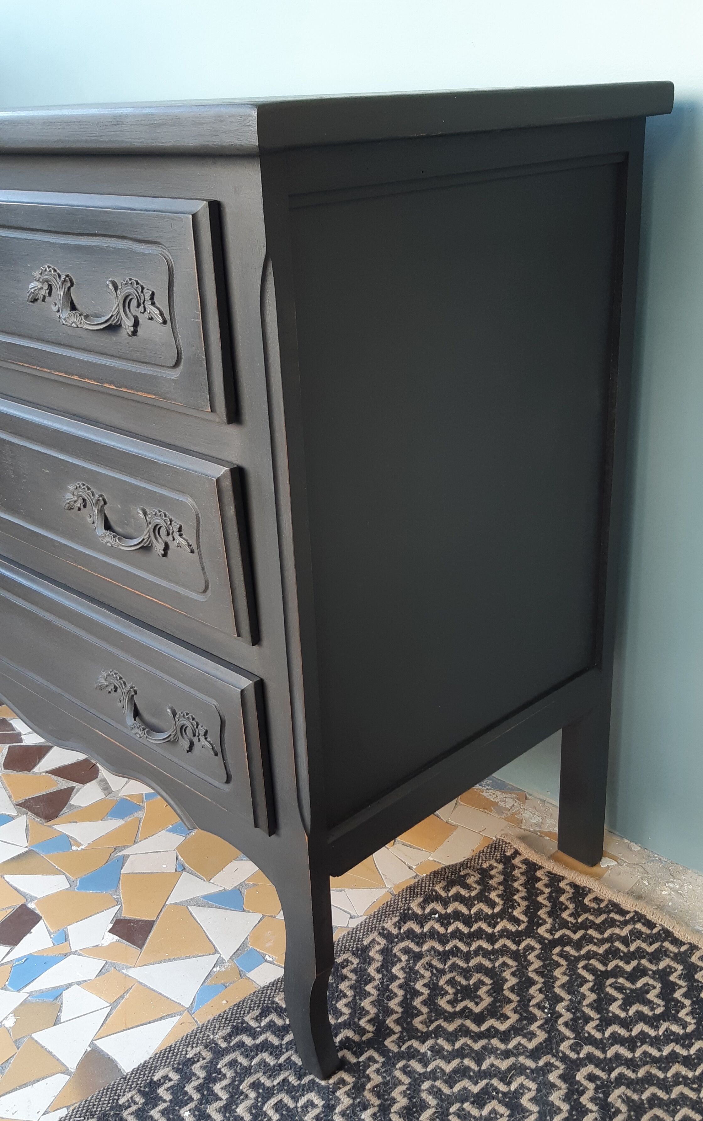 Dresser patinated in black