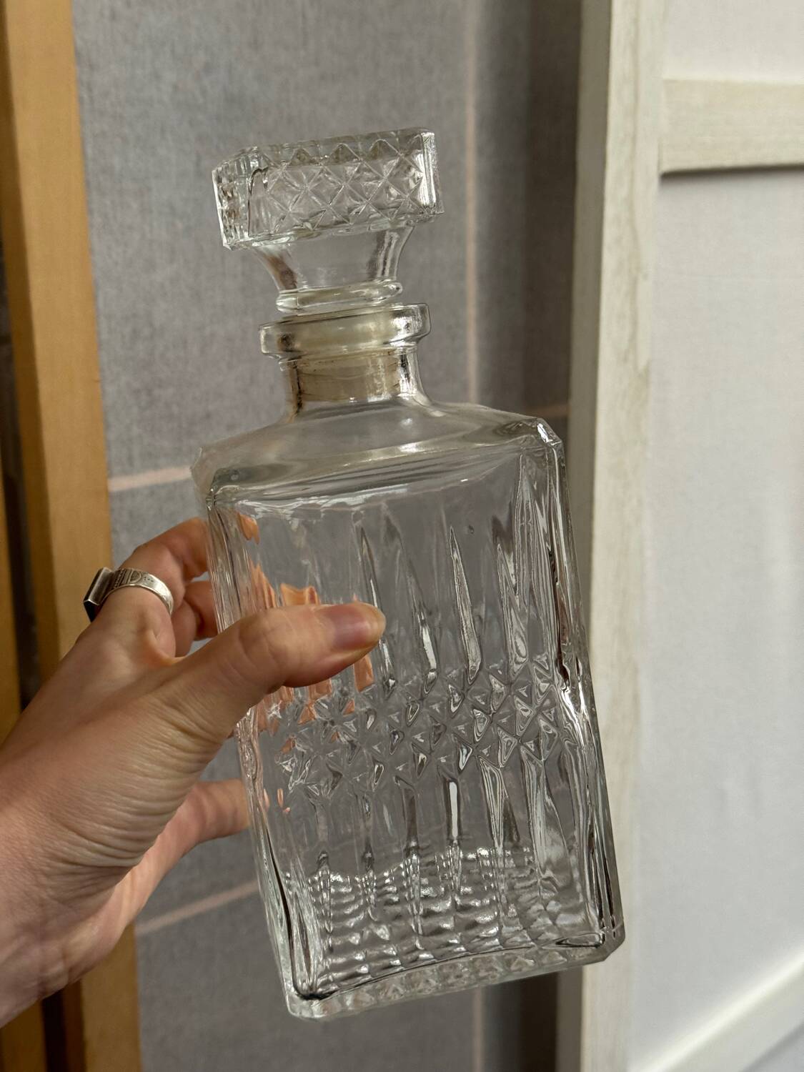 Glass whisky decanter