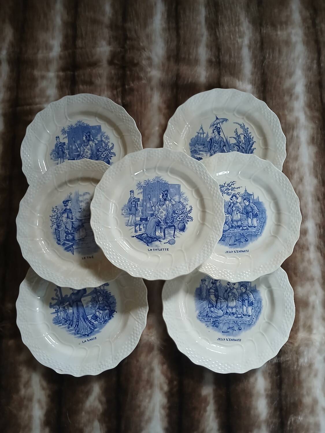 7 assiettes à dessert anciennes en Terre de fer 