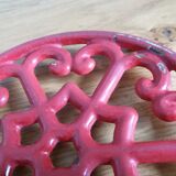 Red enamelled cast iron underside
