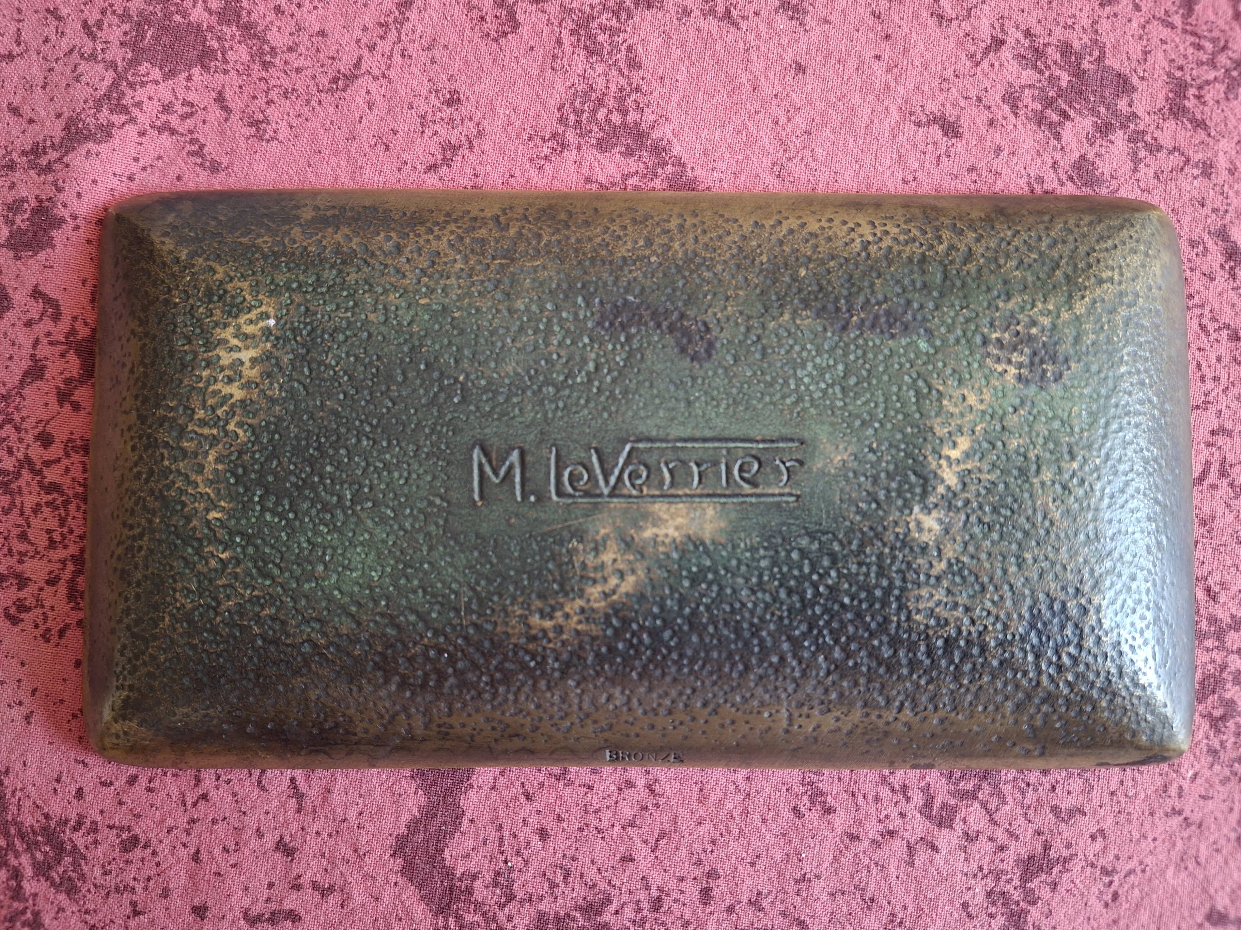 Bronze catchall 15.3 X 8 cm 265 grams signed Max Le Verrier very good.