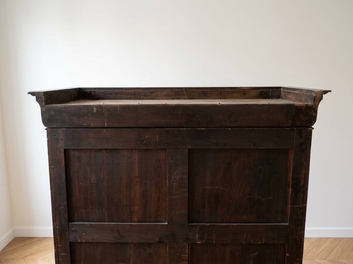 Small antique display cabinet in mahogany, Louis-Philippe style.