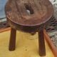 Paire de tabourets de ferme traite rustiques campagnards
