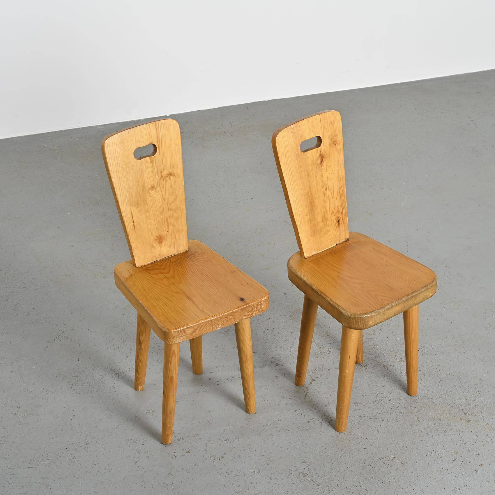 Pair of high-backed chairs by Christian Durupt, Méribel 1960