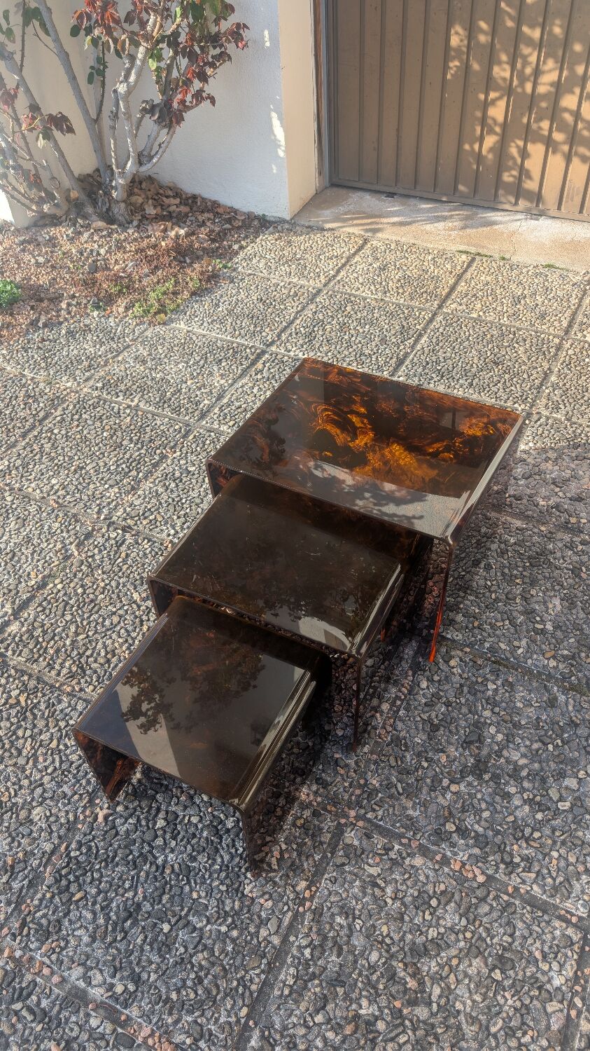 Nesting tables in plexiglass with tortoiseshell pattern from the 1970s.