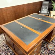 Large Classic English Chesterfield Desk Partnerdesk