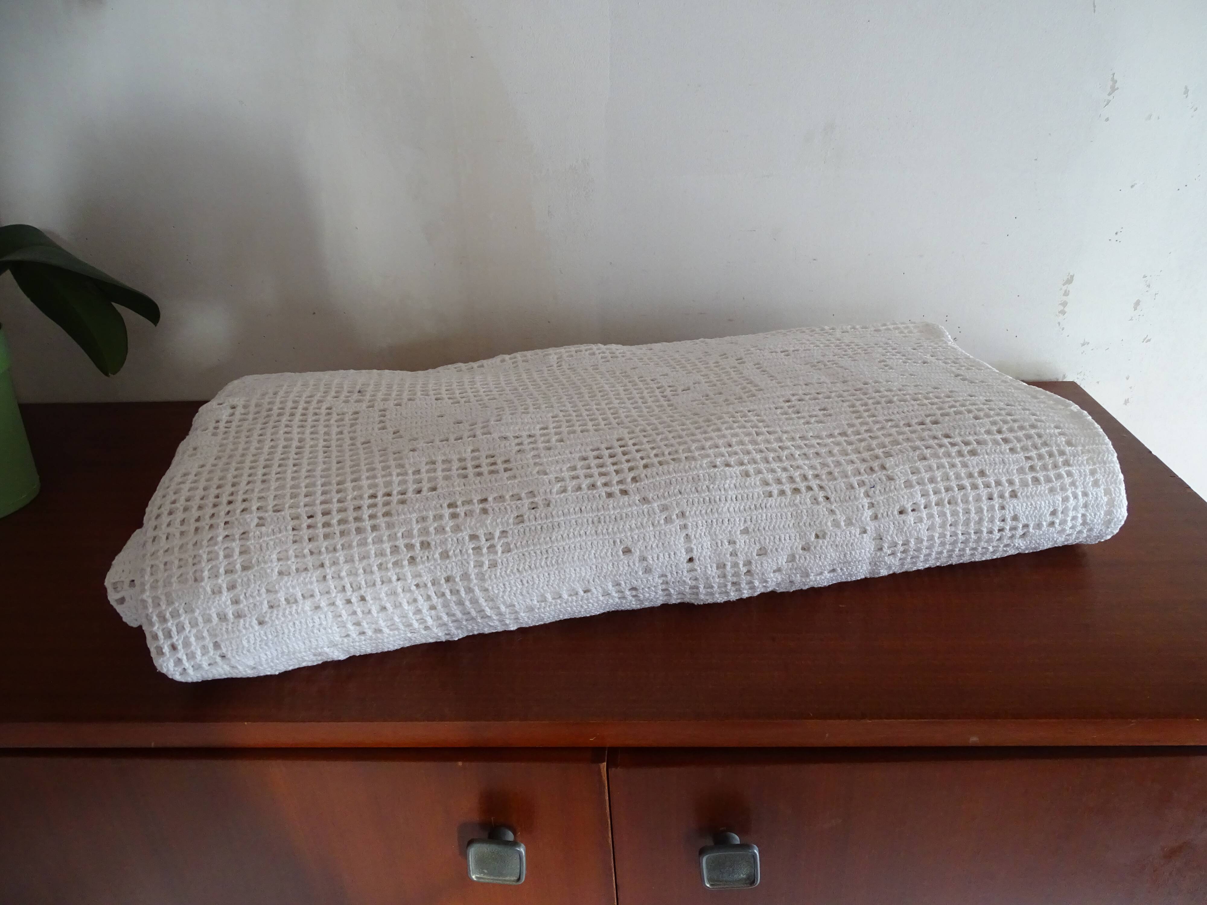 Antique crochet bed cover 240 x 190 cm