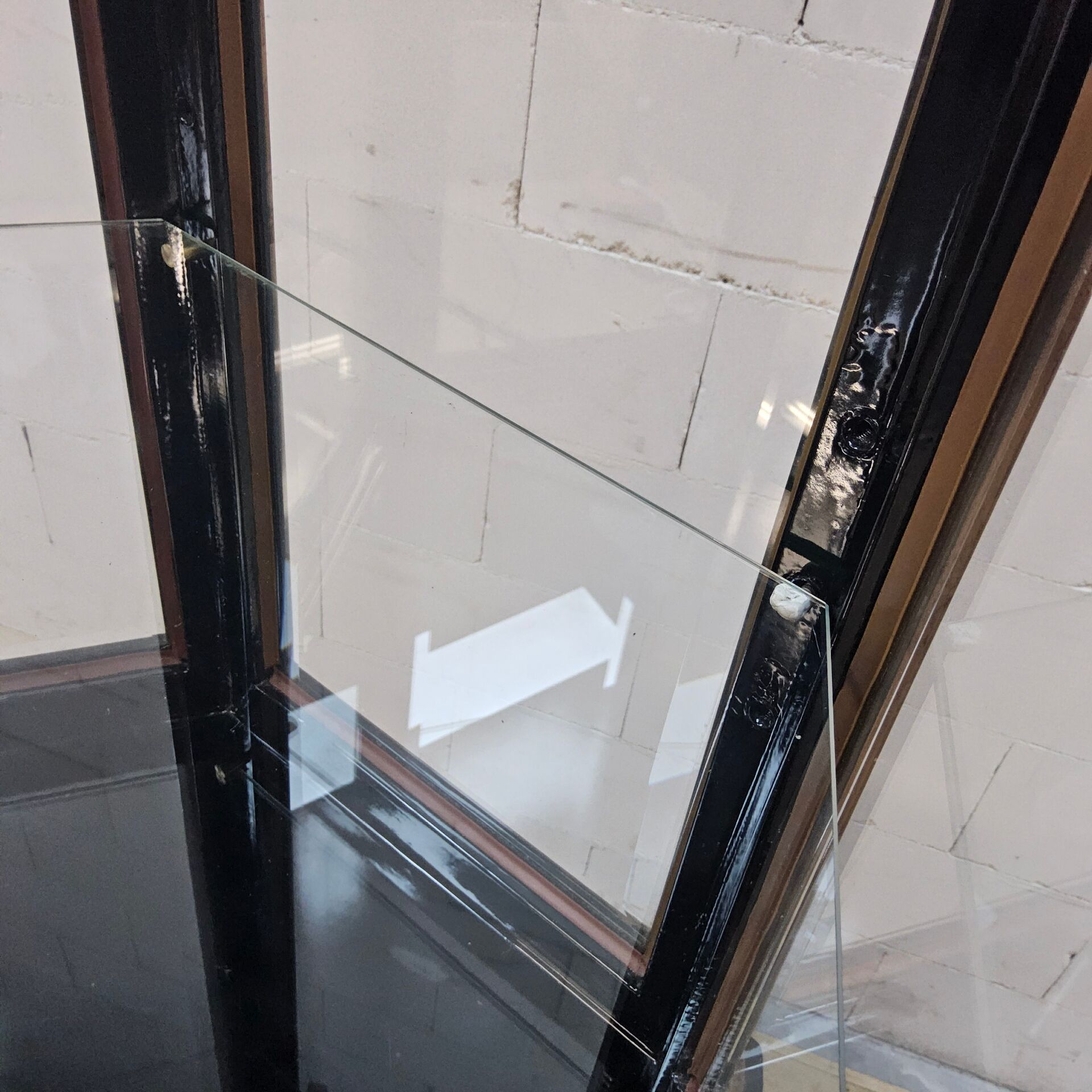 Vitrine chinoise avec toit en pagode et éclairage (asiatique)
