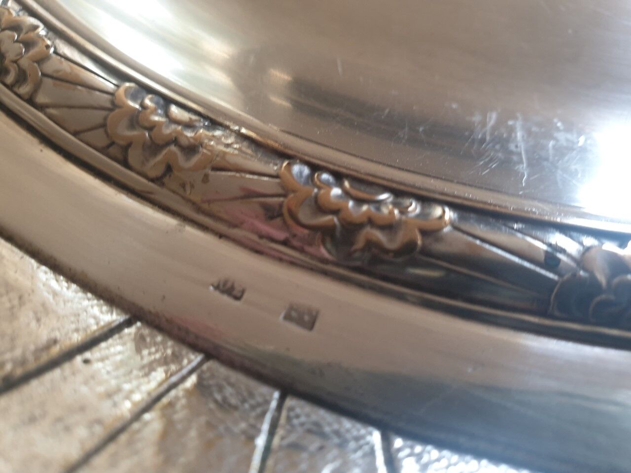 Antique silver metal top