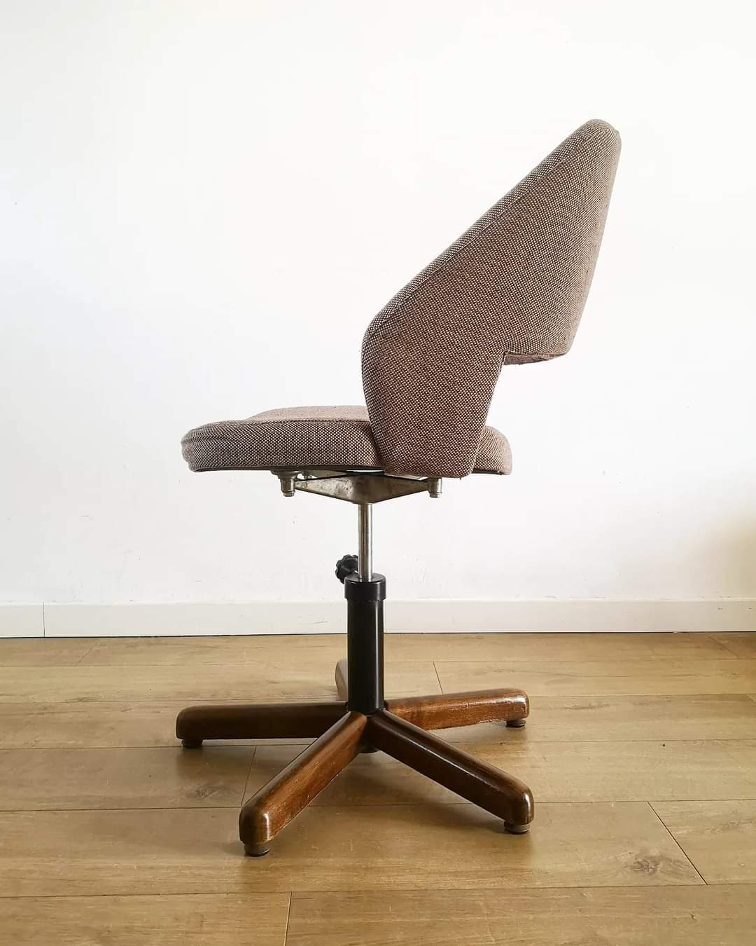 Adjustable fabric office chair