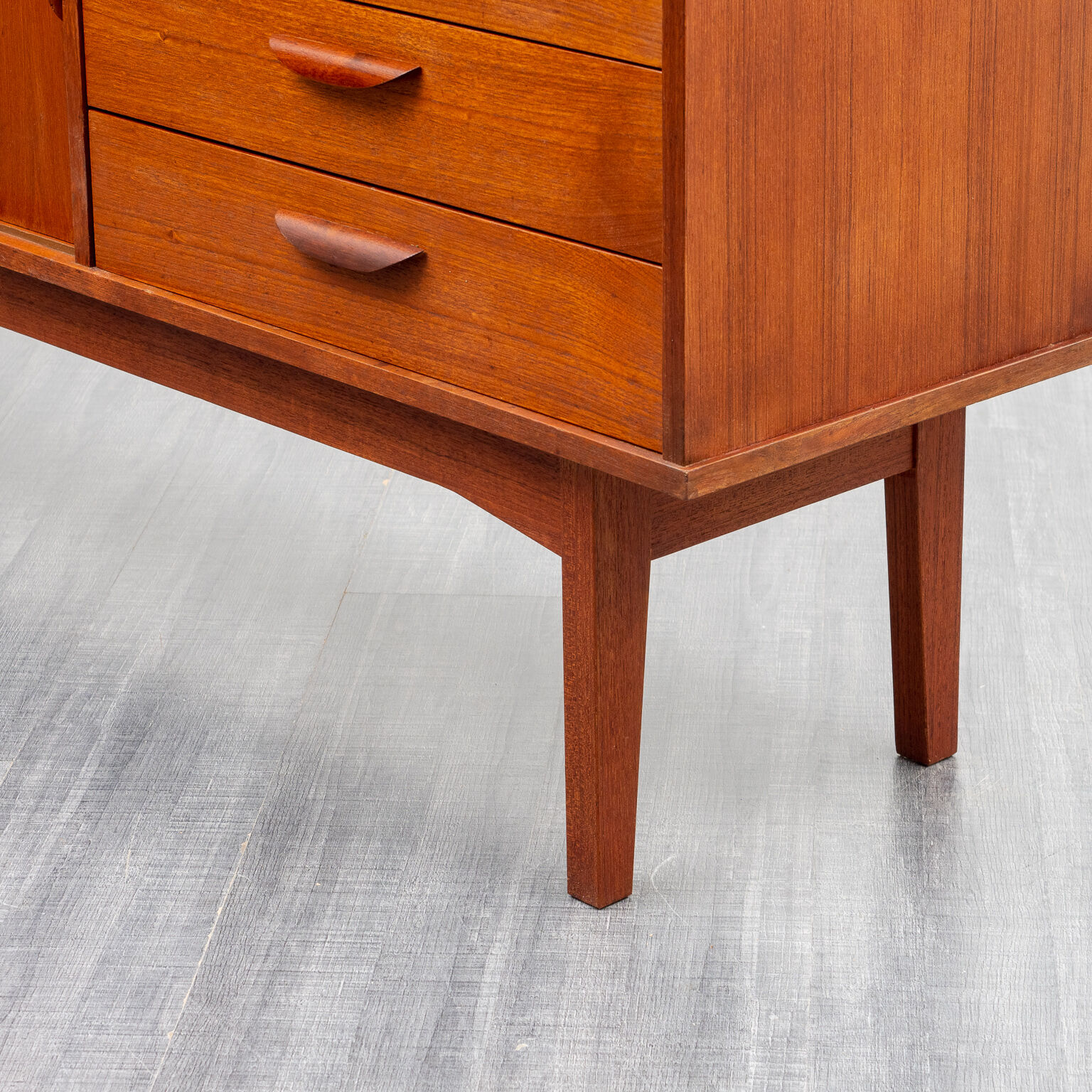 Scandinavian-style teak line, sliding door