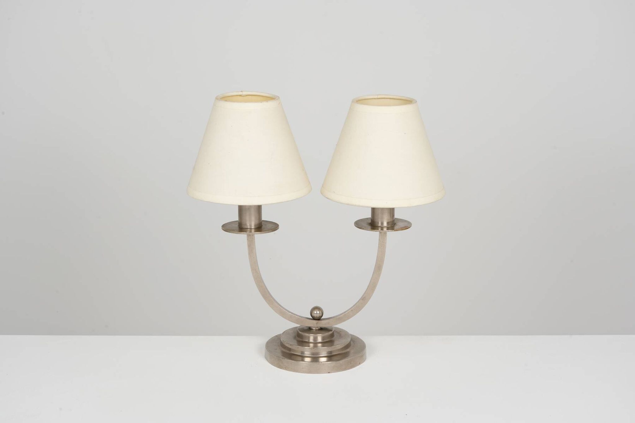 Lampe Art Déco circa 1930 en laiton nickelé