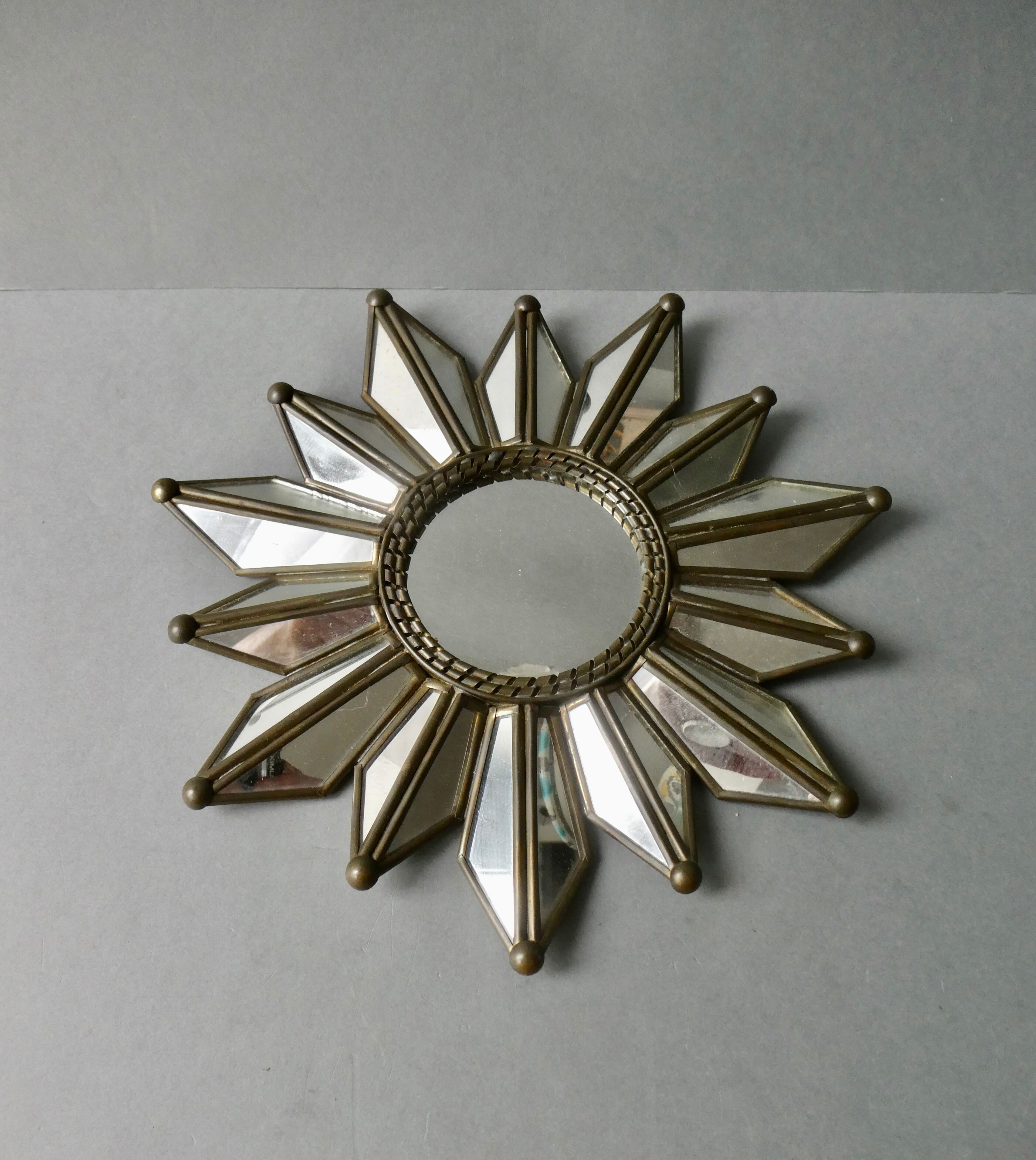 Mirror shape sun with parecloses of mirrors