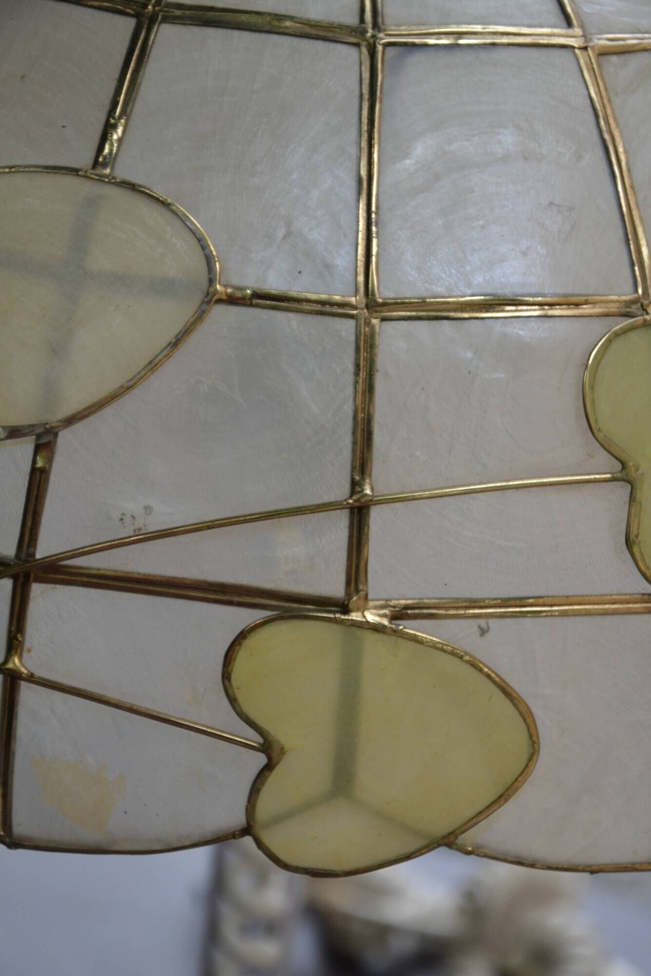 Lampe en nacre et plexiglas années 70