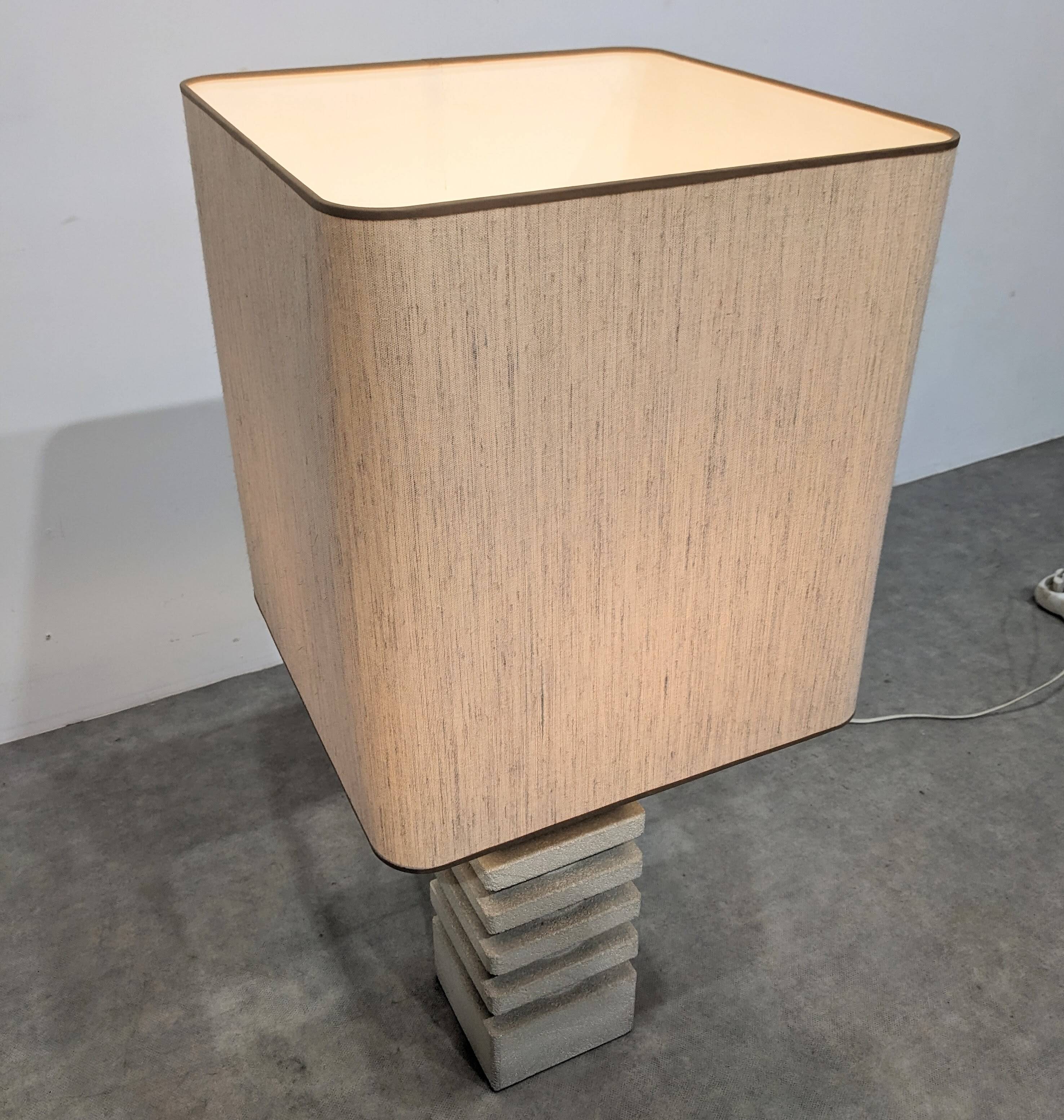 Grande lampe en pierre calcaire 1970s
