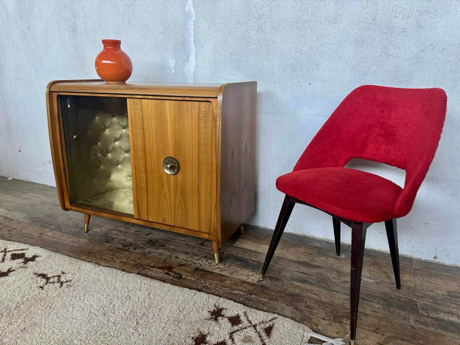 Small vintage bar suite