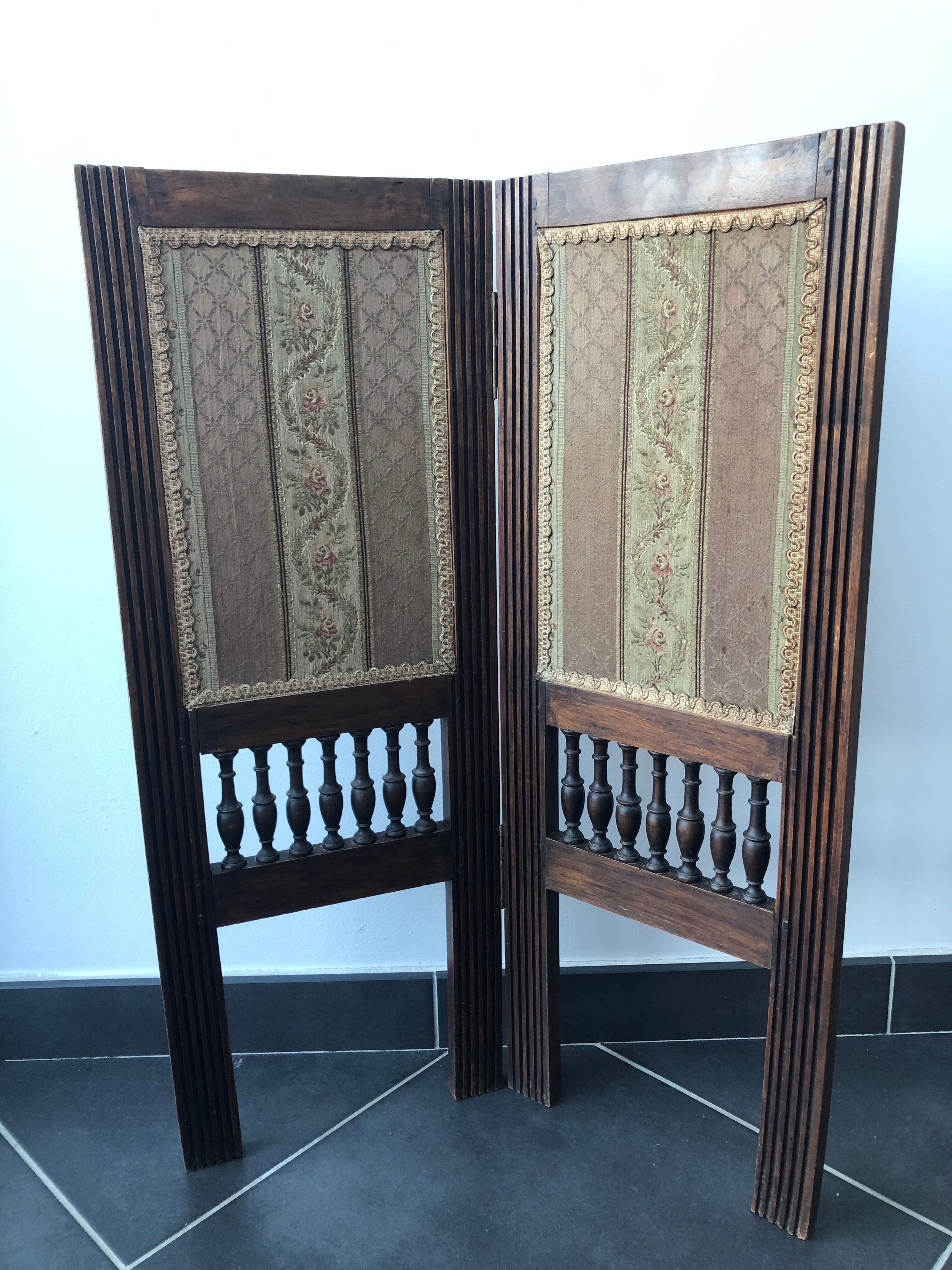 Wood and fabric screen