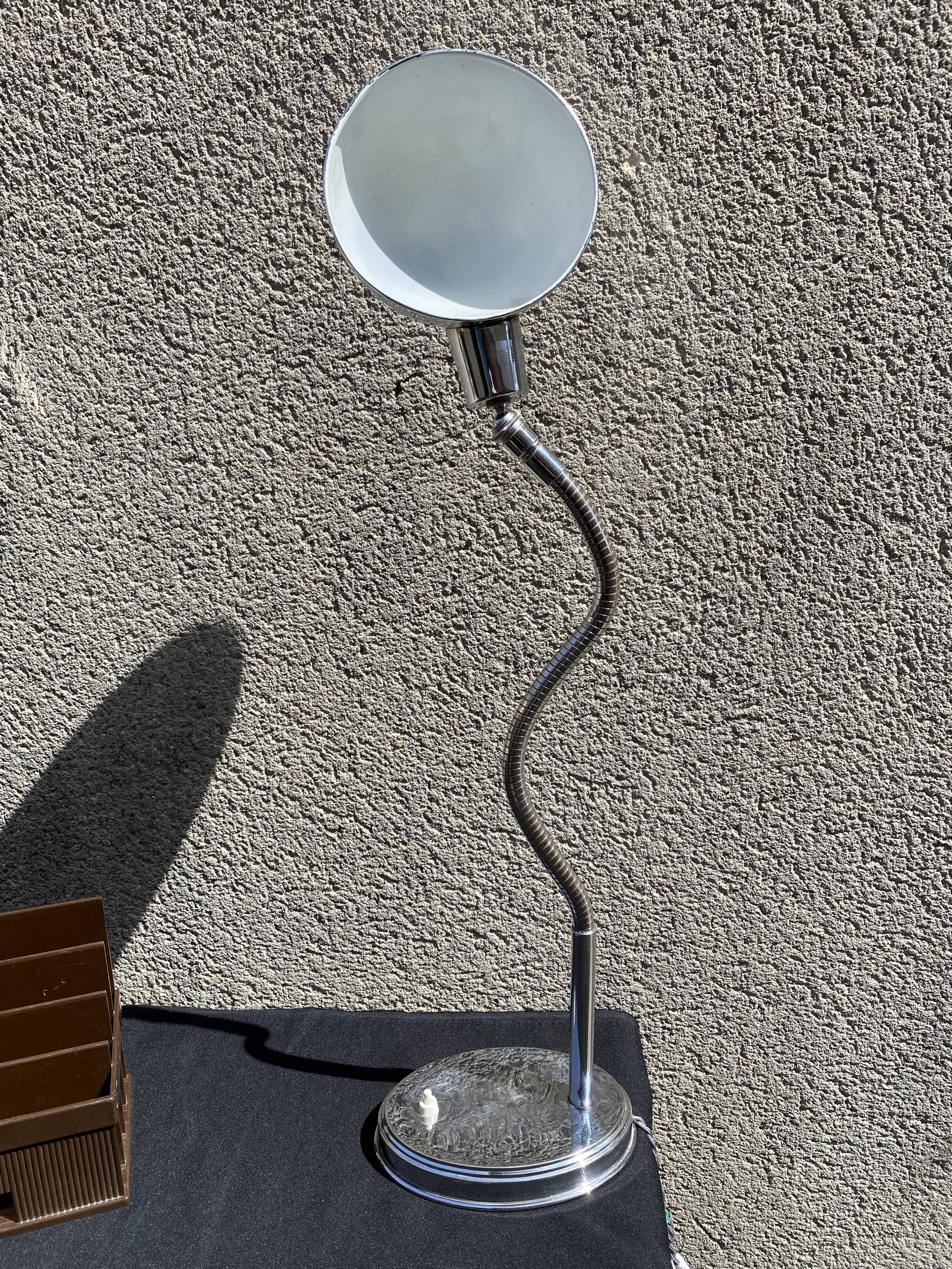 Flexible desk lamp vintage art deco design