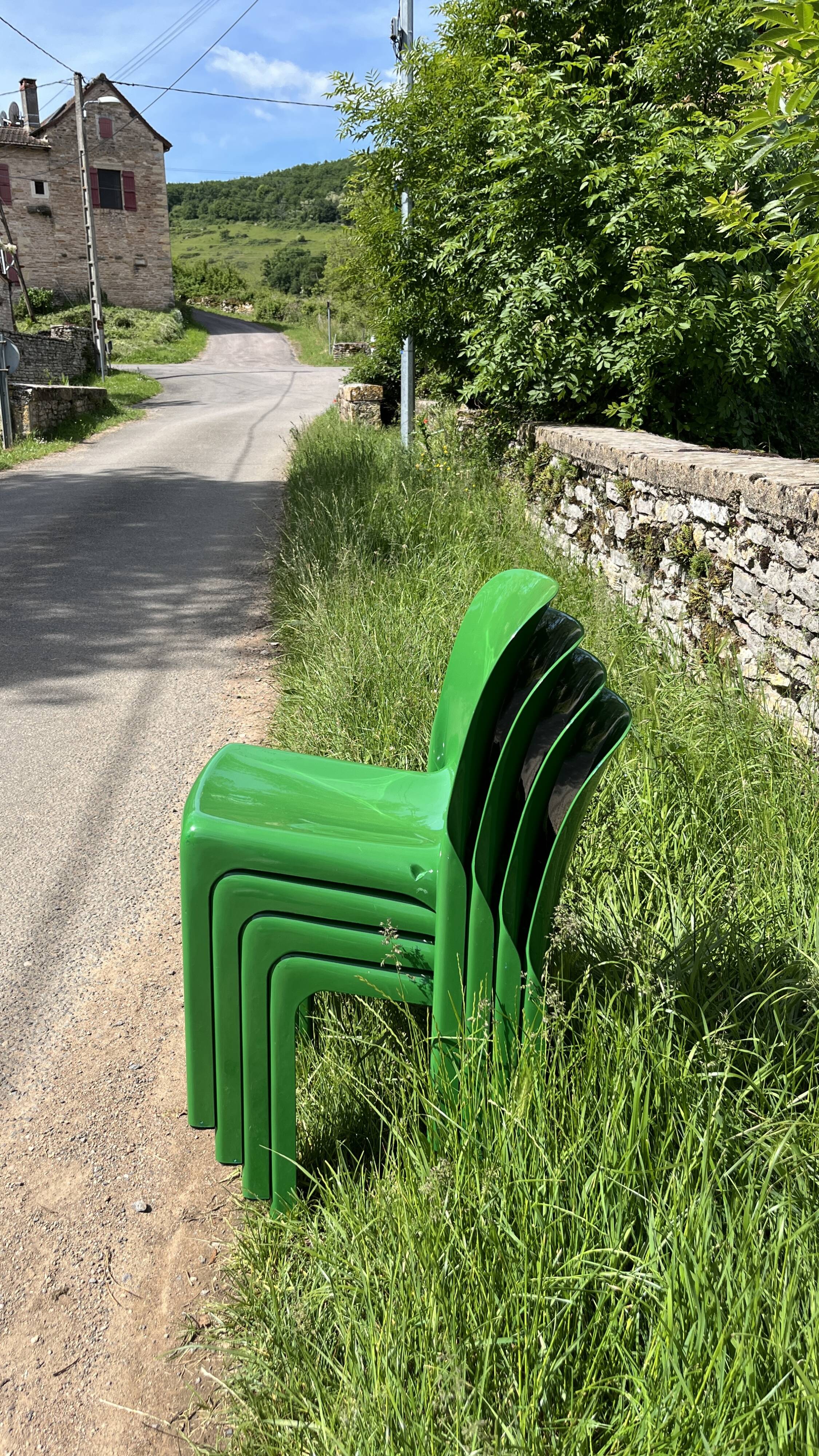 Suite de 4 chaises "Sélène" par Vico Magistretti pour Artemide