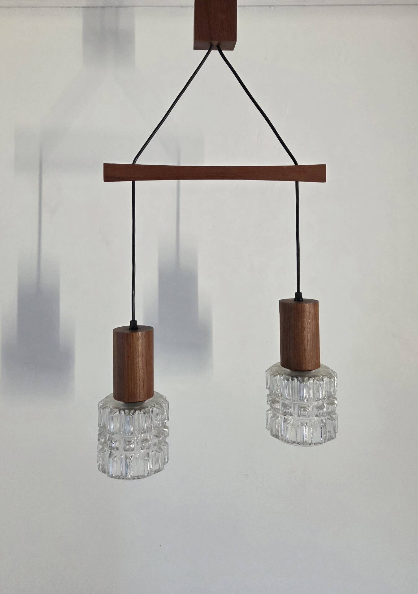 Scandinavian suspension in teak and glass