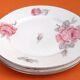 3 assiettes plates porcelaine blanche à décor de roses liseré argenté