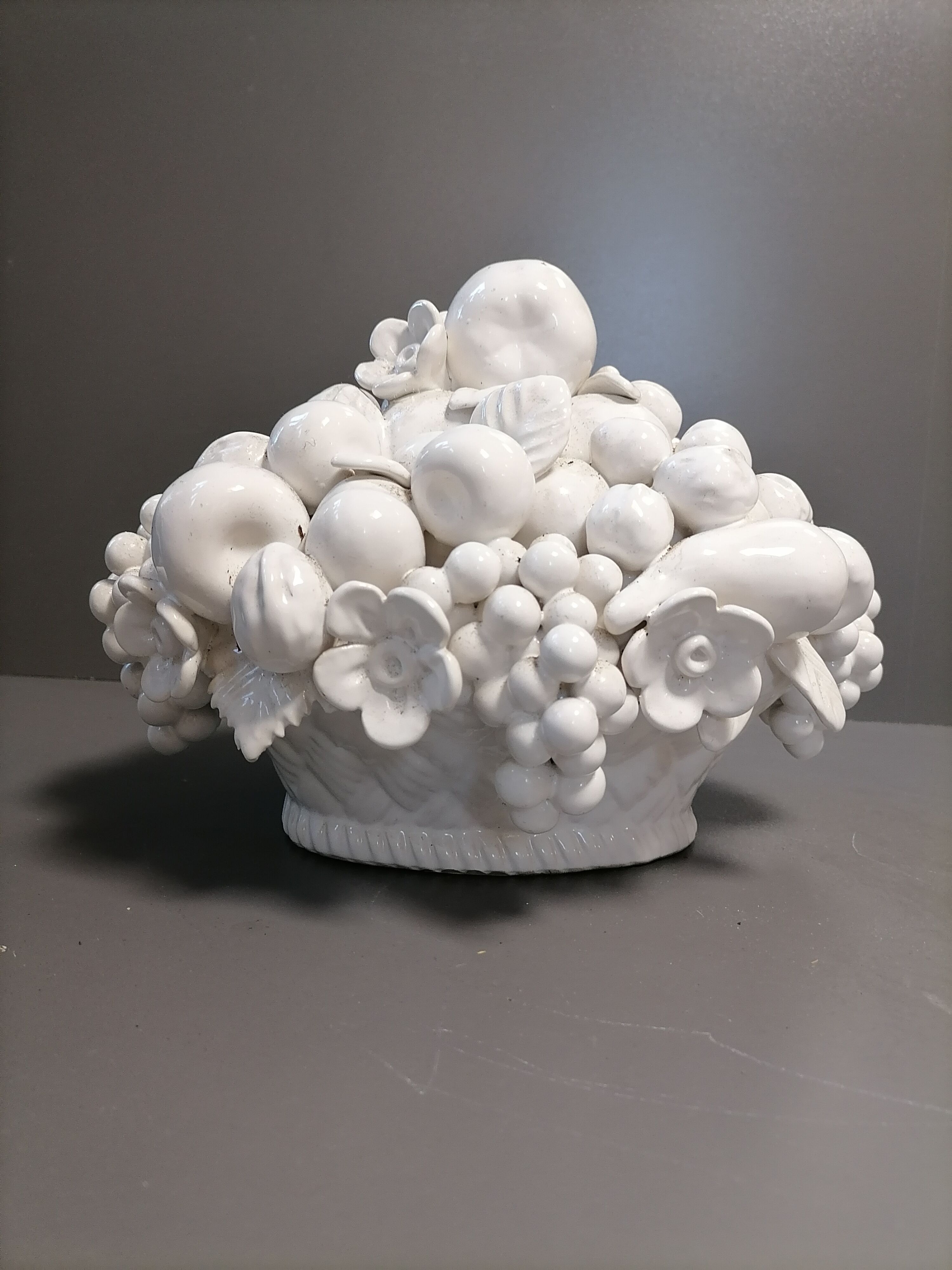 Earthenware centerpiece