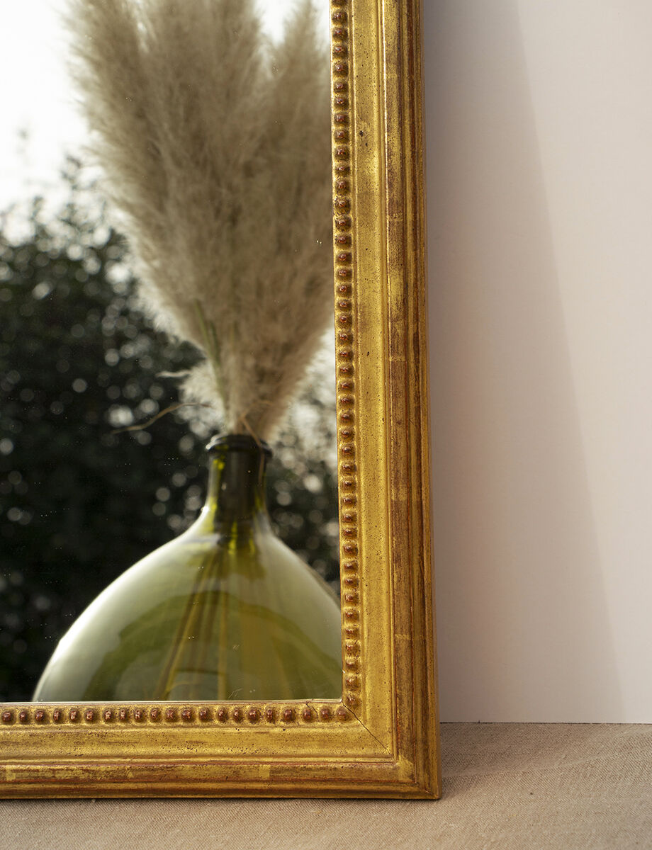 Miroir en bois doré avec moulure perlée - 70x46cm
