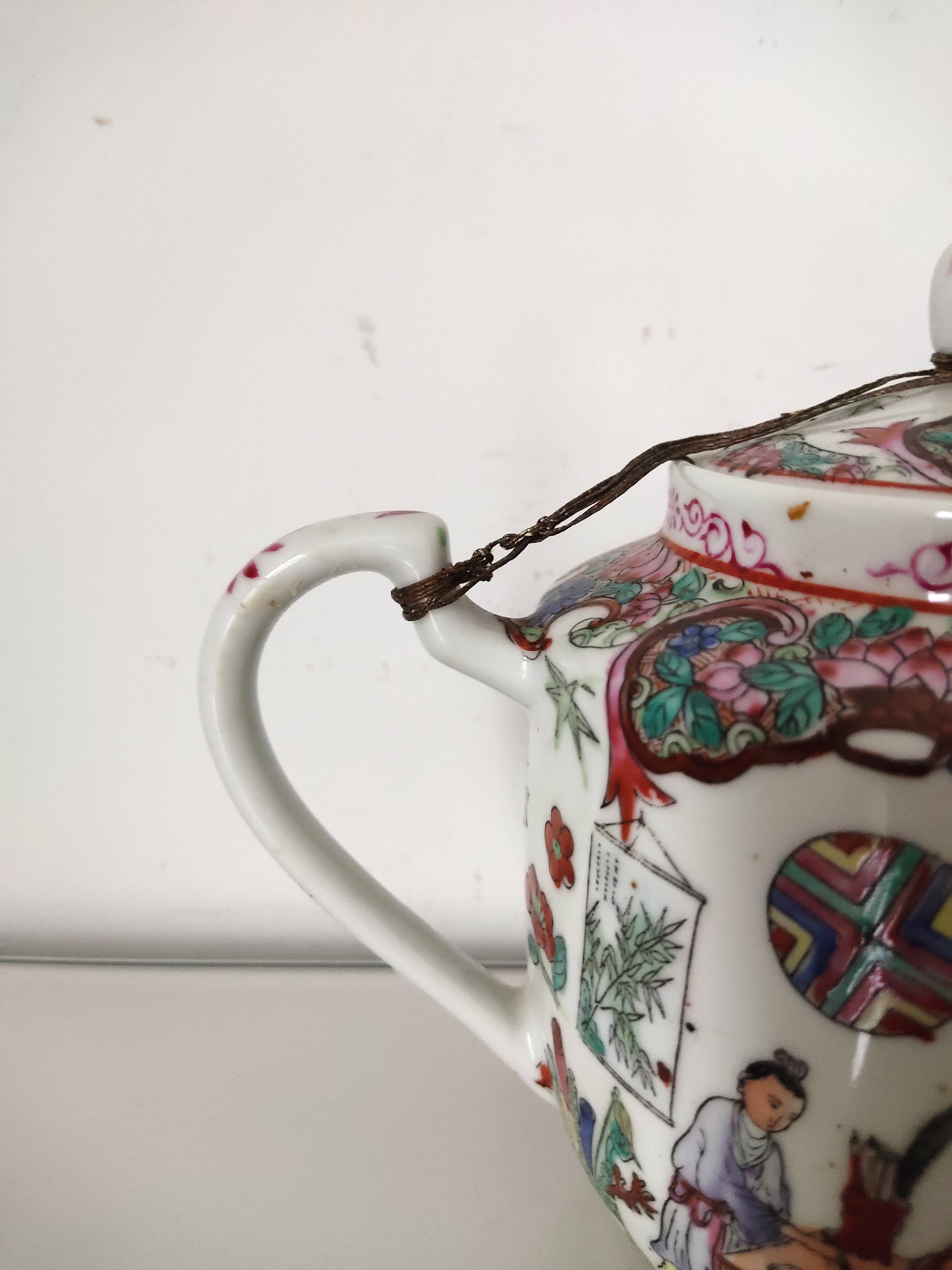 Théière porcelaine chinoise personnages fleurs