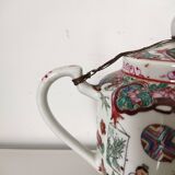 Chinese porcelain teapot flower characters