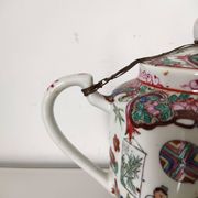 Chinese porcelain teapot flower characters