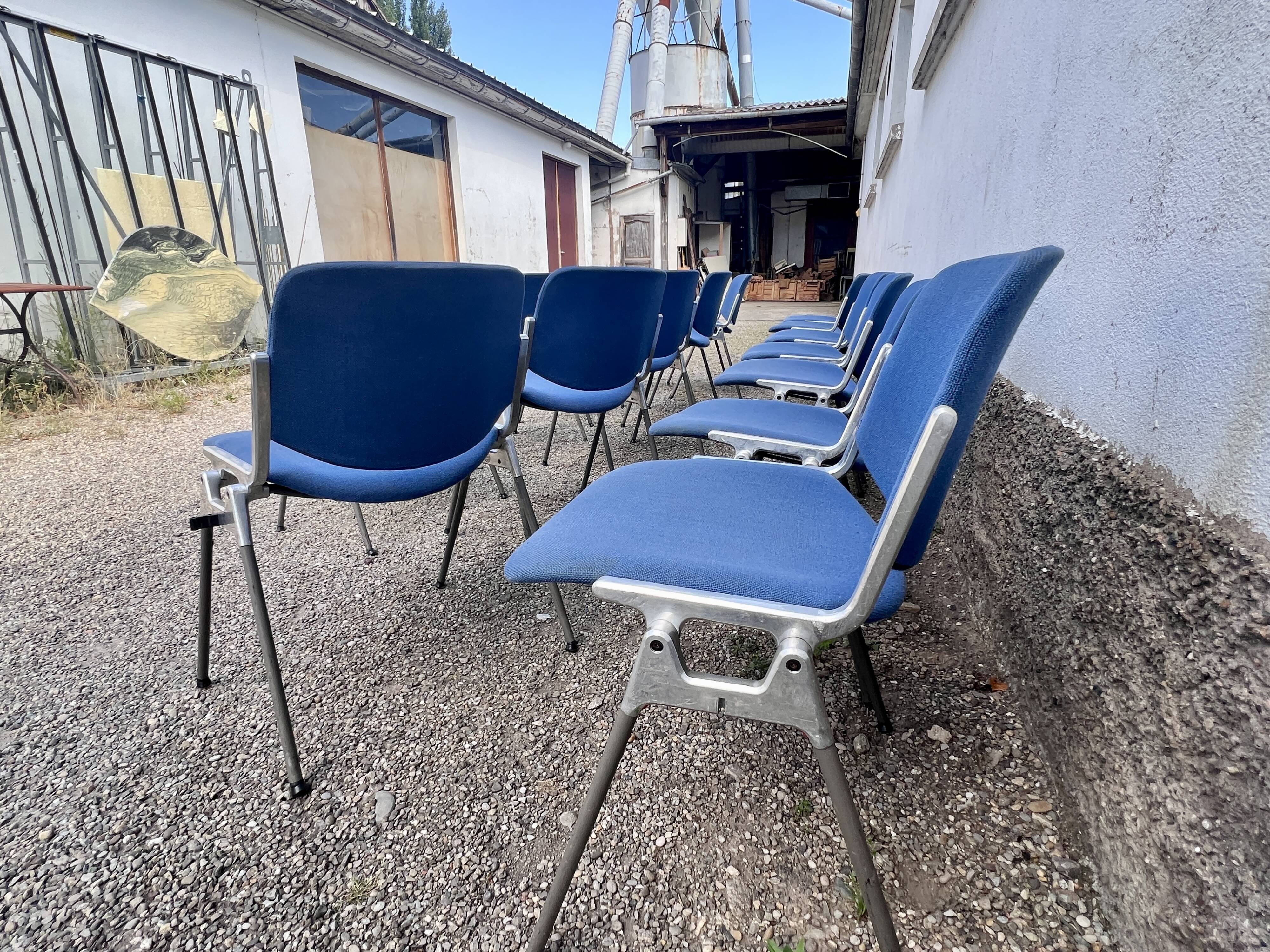 Série de 40 chaises de G. Piretti pour Castelli Anonima Castelli, Italie, années 1970