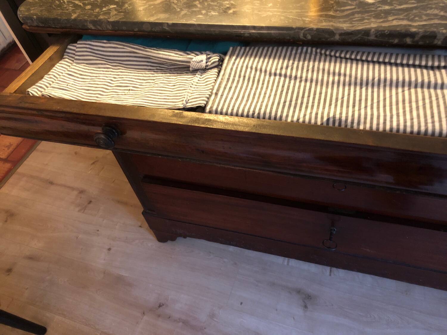Louis Philippe mahogany chest of drawers