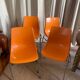 Série de quatre chaises orange