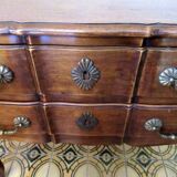 Small "crossbow" chest of drawers, Louis XV style, in walnut