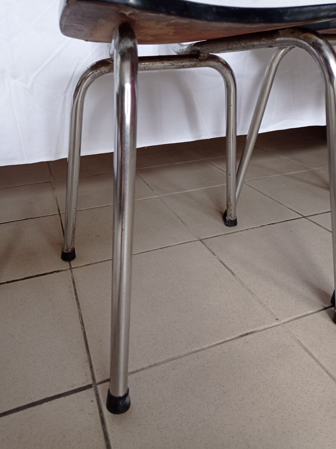4 yellow Formica chairs
