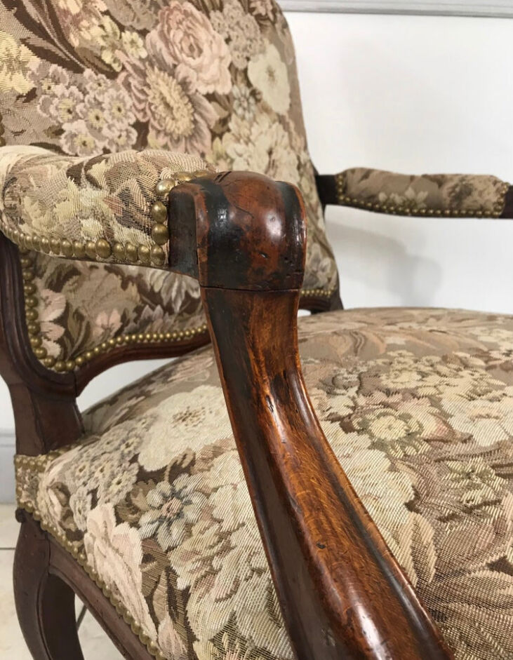 Louis XV vintage cabriolet armchair "à la Reine", 18th century