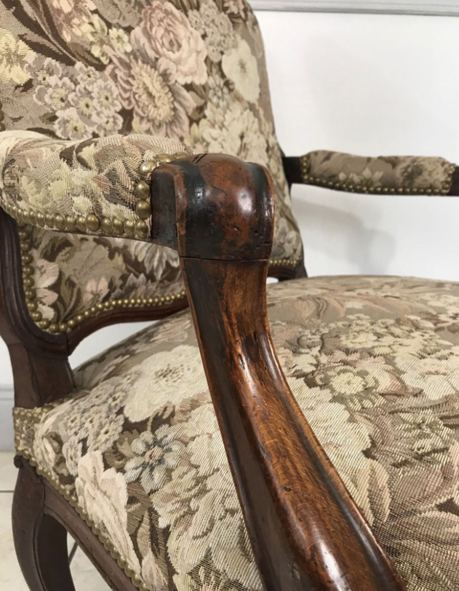 Louis XV vintage cabriolet armchair "à la Reine", 18th century
